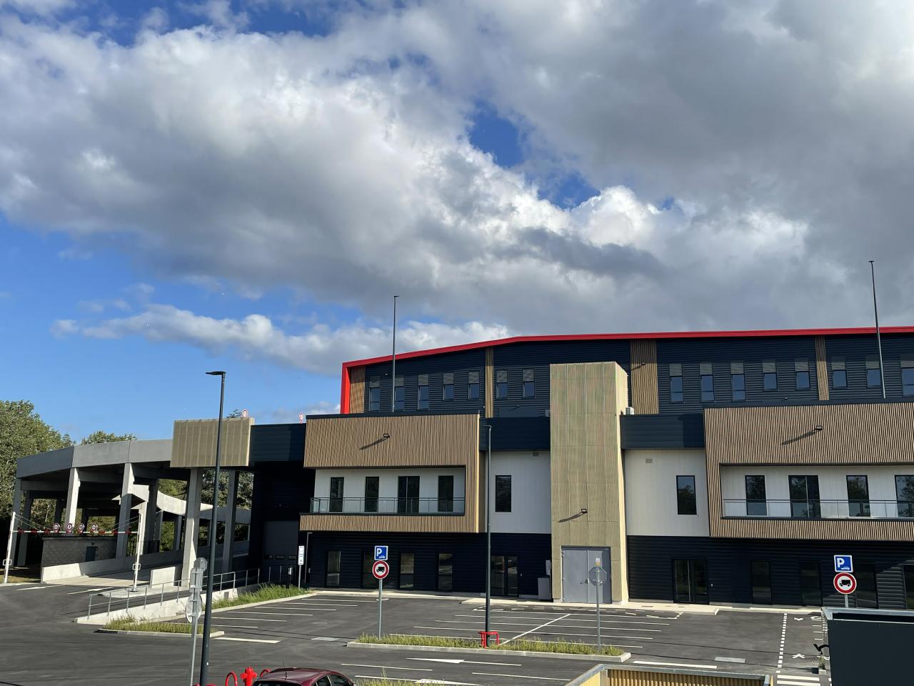 Local d'activité Élancourt 3794m² Location local d'activité Élancourt Yvelines OLACT2201278 2